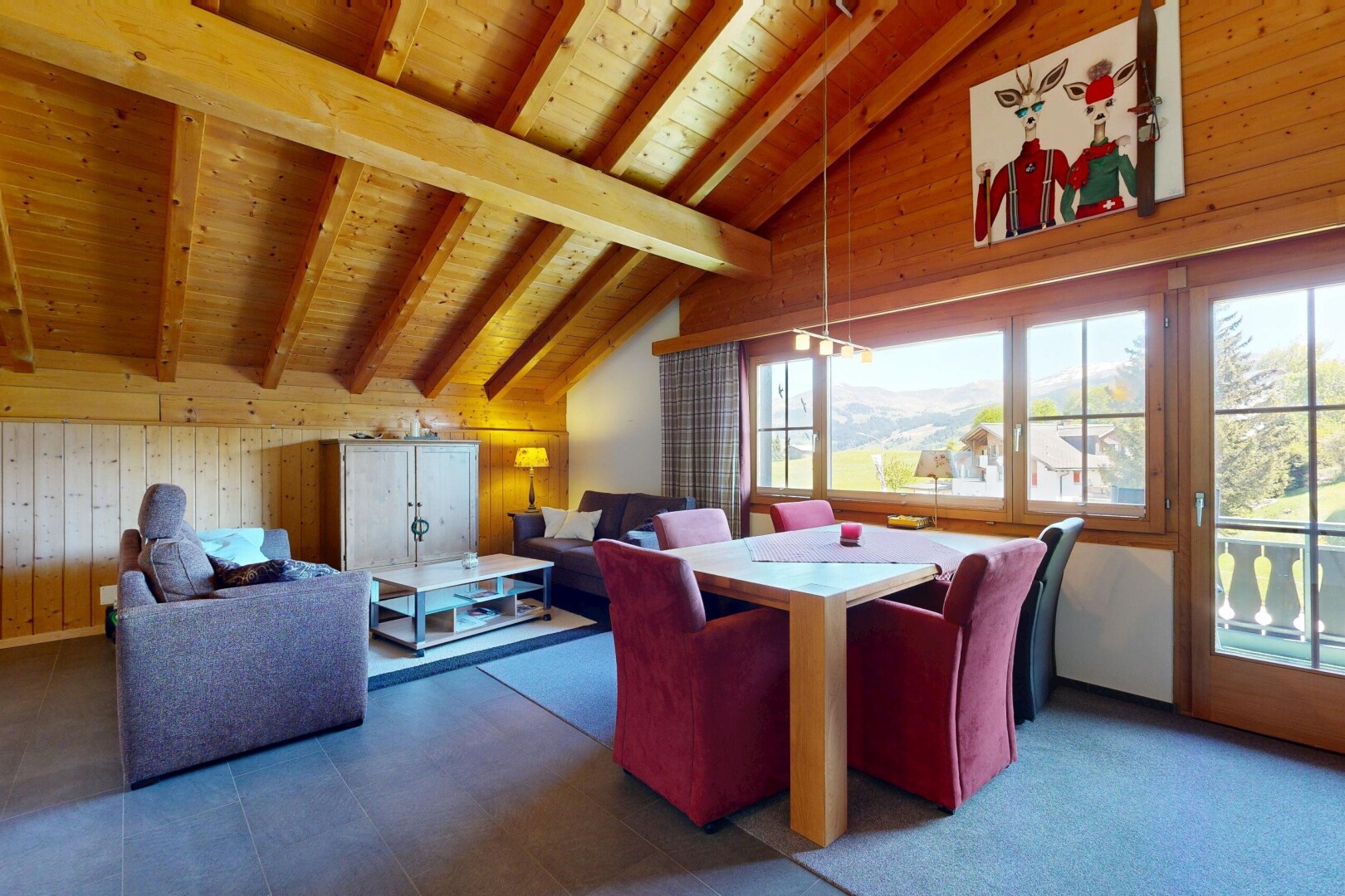 wohn- / esszimmer mit holzwand, wood wall, balkendecke, beamed ceiling, und inside community