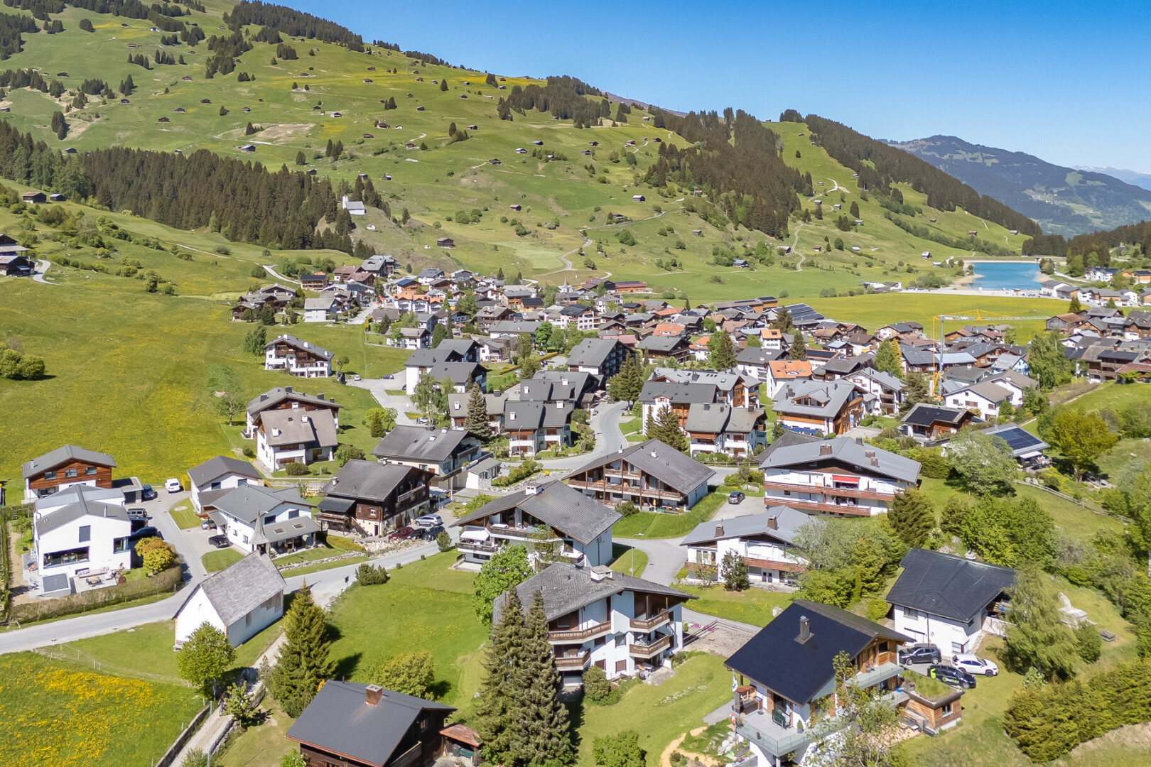 blick auf die berge mit day time, blick auf die berge, mountain view, seesicht, und water view