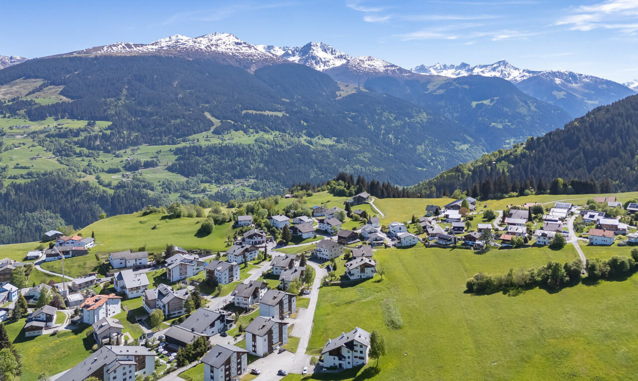 blick auf die berge mit residential view, wohngebietblick, mountain view, blick auf die berge, und day time