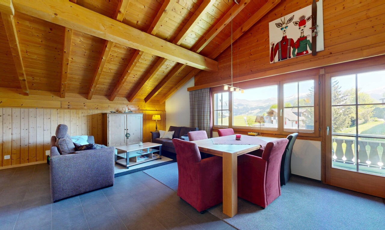wohn- / esszimmer mit holzwand, wood wall, balkendecke, beamed ceiling, und inside community