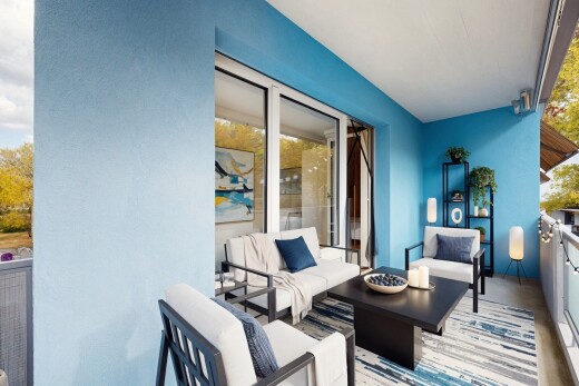 terrasse mit wohnraum im freien, balkon, und property visible