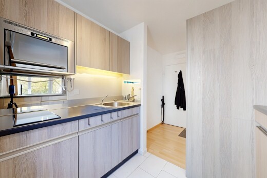 küche mit fliesenboden, tile floor, inside property, natürliches licht, und natural light