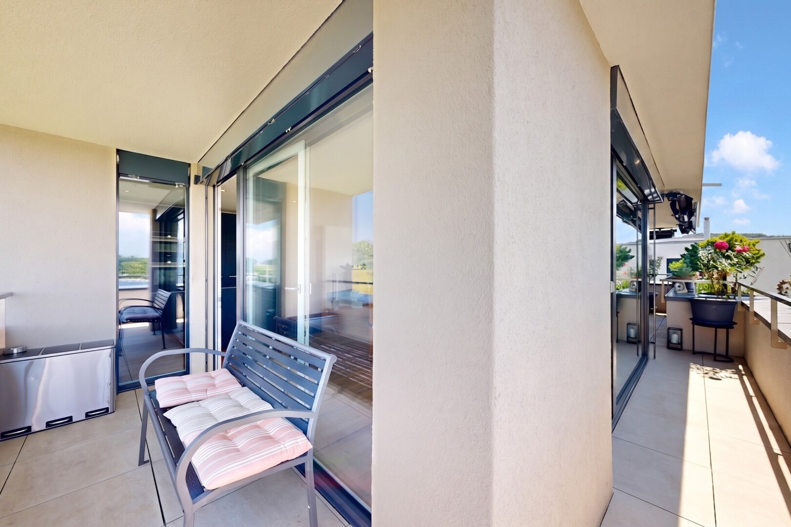 balcon avec balcon, from property, et day time