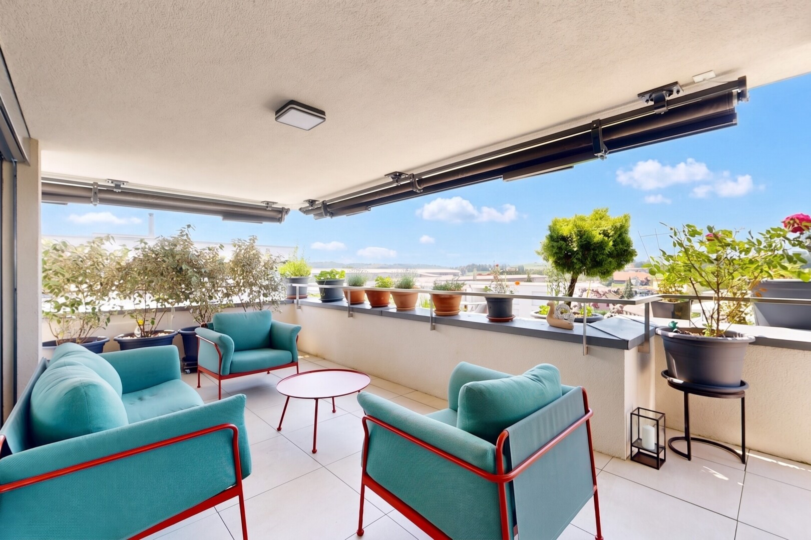 terrasse avec espace de vie extérieur, from property, day time, et gril