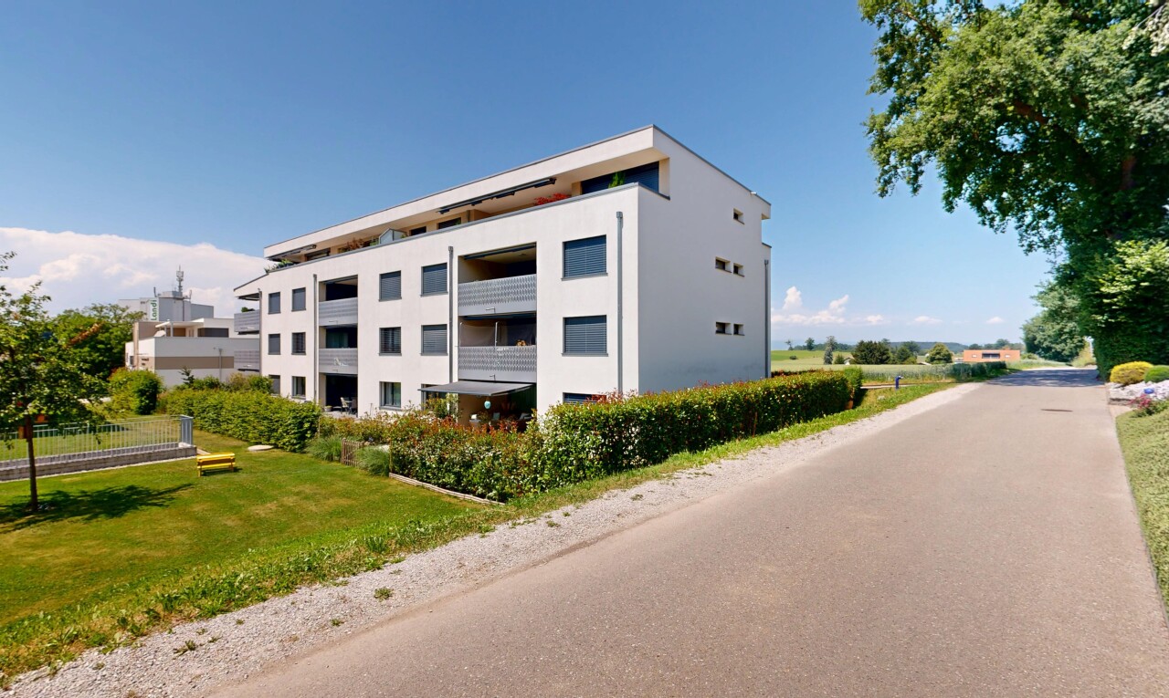 extérieur du bâtiment avec day time, apartment complex view, vue sur le complexe d'appartements, et from community