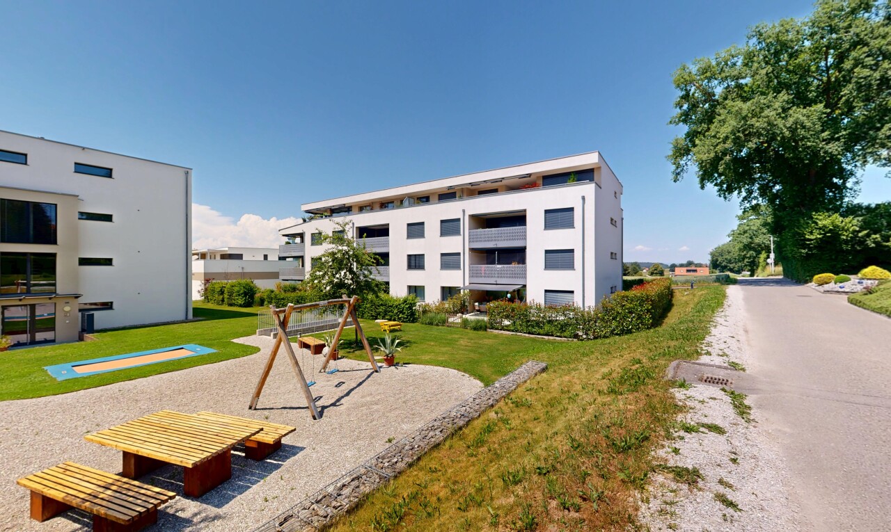 extérieur du bâtiment avec day time, apartment complex view, vue sur le complexe d'appartements, et from community