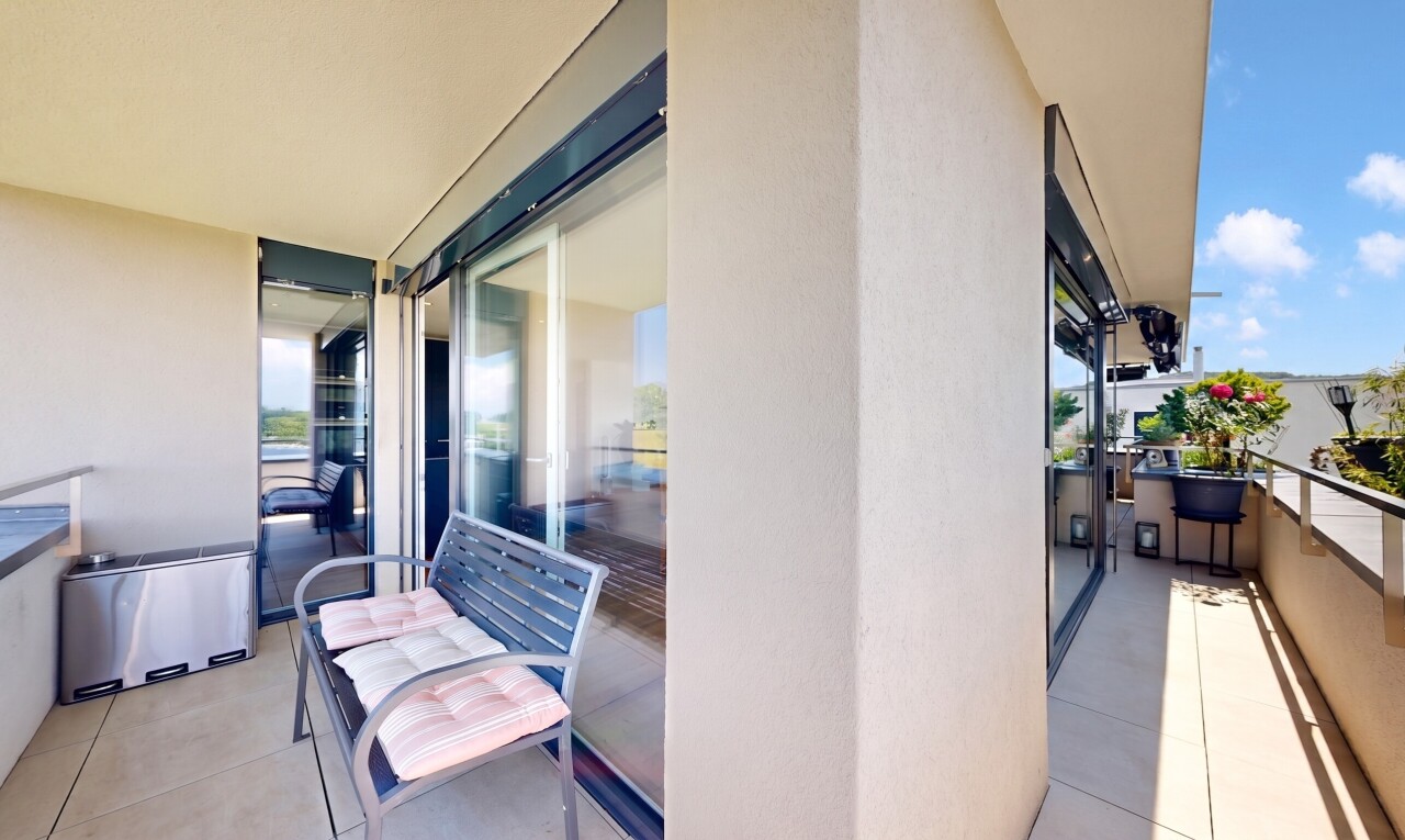 balcon avec balcon, from property, et day time