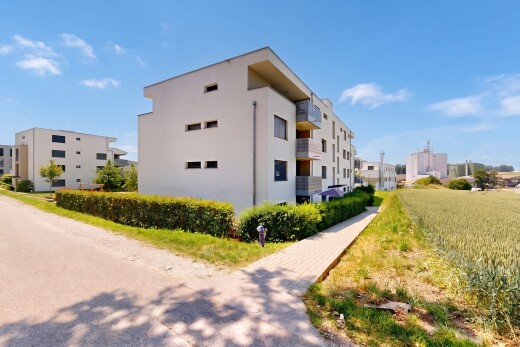 extérieur du bâtiment avec from community, day time, apartment complex view, et vue sur le complexe d'appartements