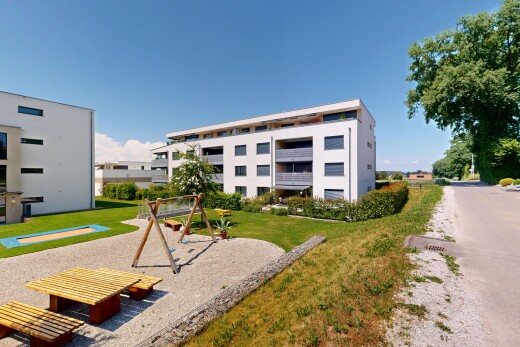 außenansicht mit day time, apartment complex view, blick auf wohnanlage, und from community