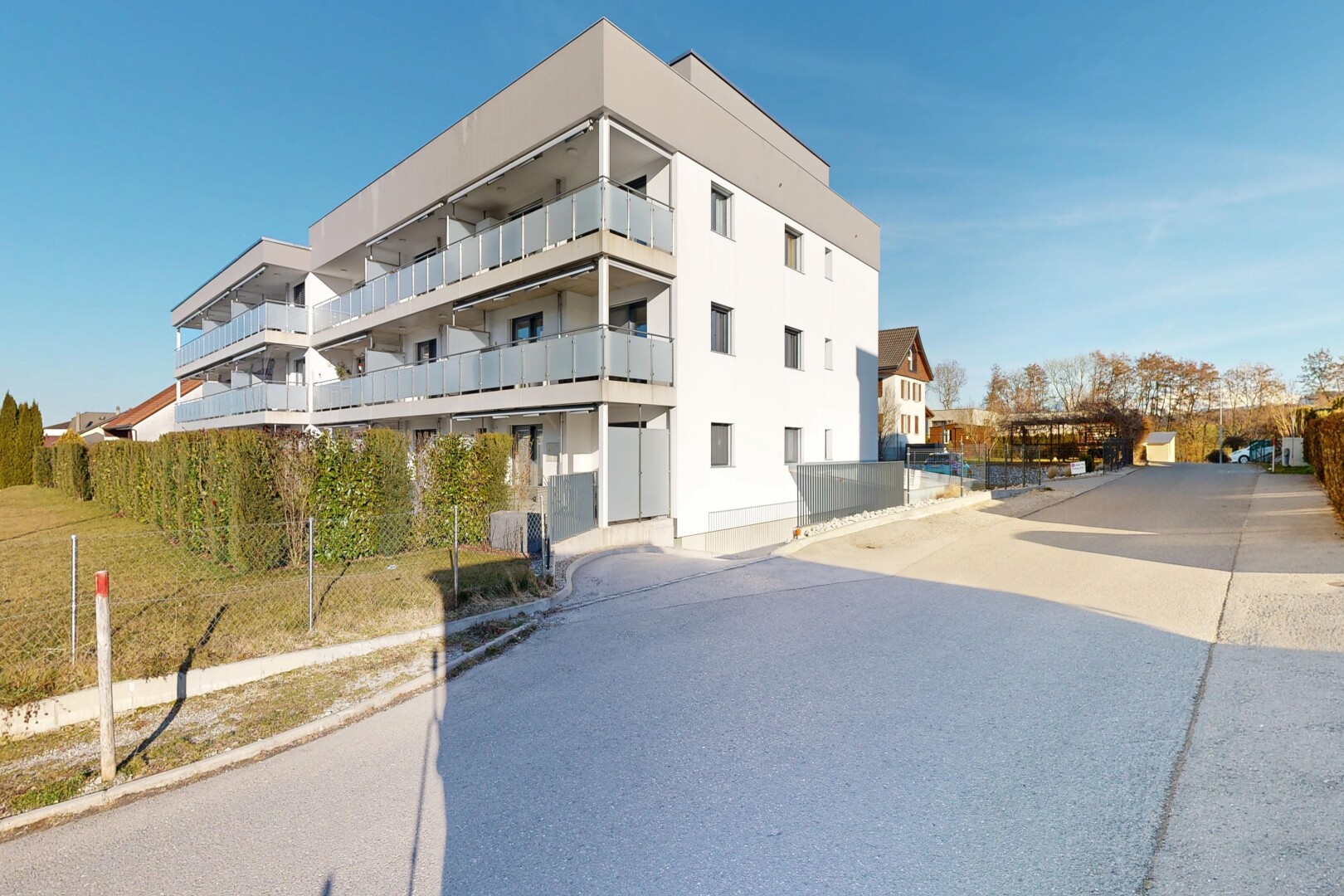 view of apartment building / complex