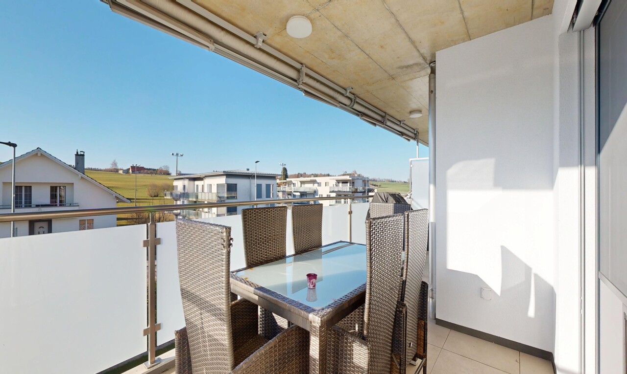 balcony featuring outdoor dining area