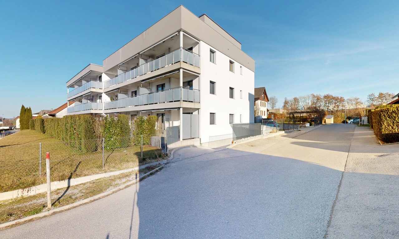 view of apartment building / complex
