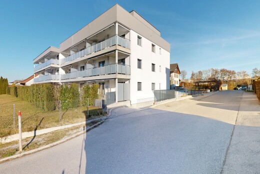 view of apartment building / complex