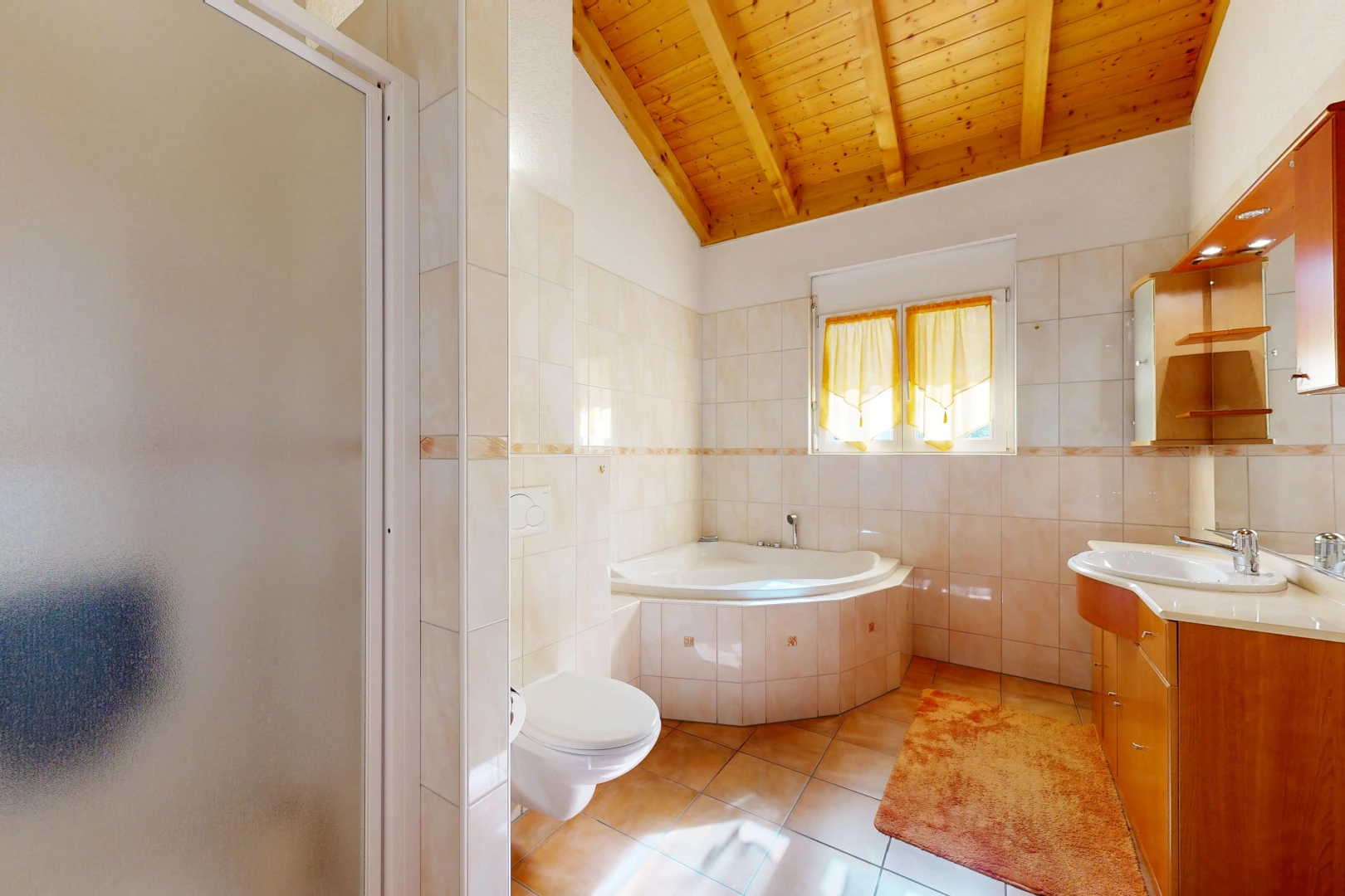 bad mit komplettes badezimmer, fliesenwand, tile wall, spiegel, und bad