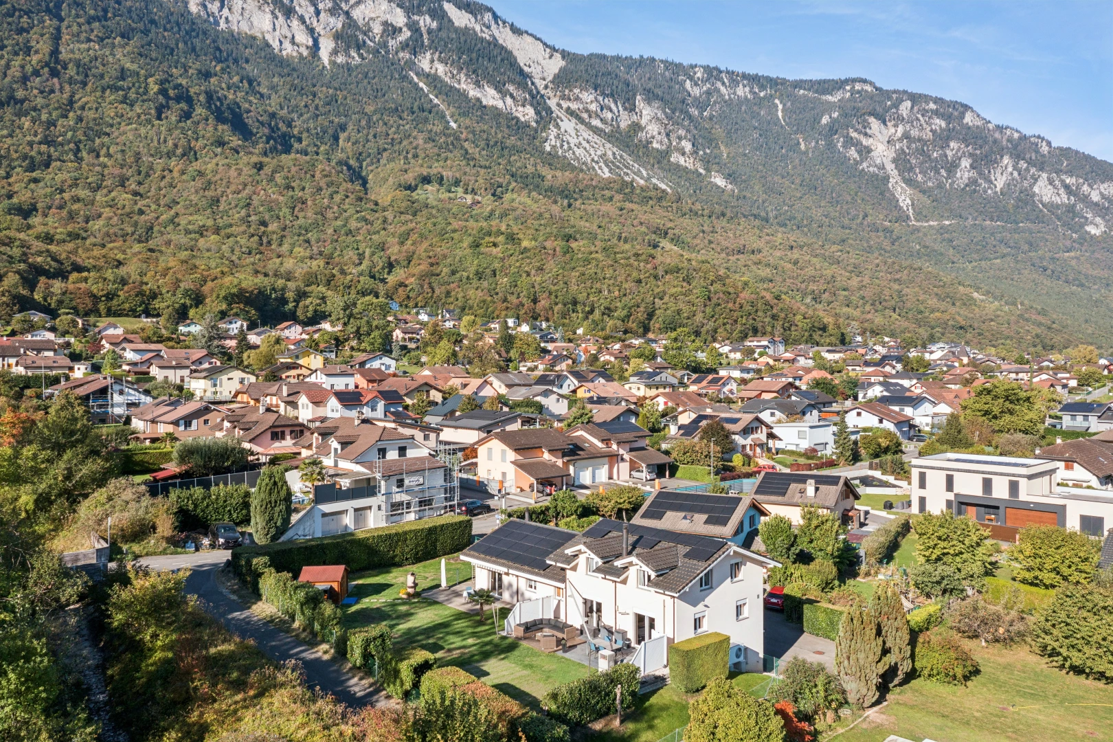 blick auf die berge mit wohngebietblick, residential view, neighborhood view, blick auf die berge, und mountain view
