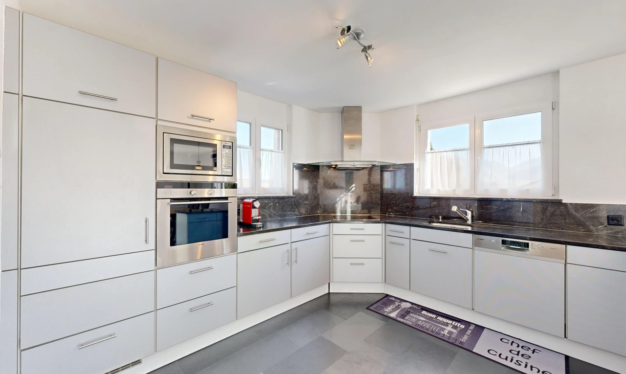 küche mit arbeitsplatten, dark countertops, ofen, dunstabzugshaube, und geschirrspülmaschine