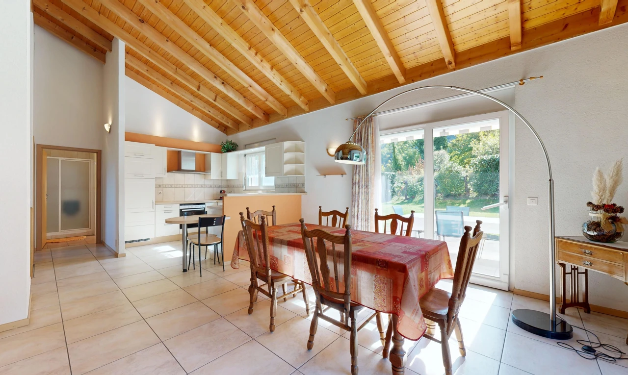 esszimmer mit dachschräge, vaulted ceiling, holzdecke, wood ceiling, und außenzugang