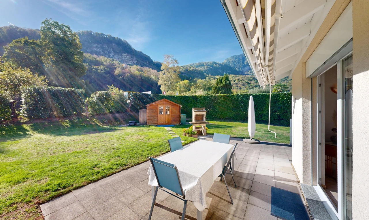 terrasse mit außenansicht, schuppen, essbereich im freien, from property, und terrasse