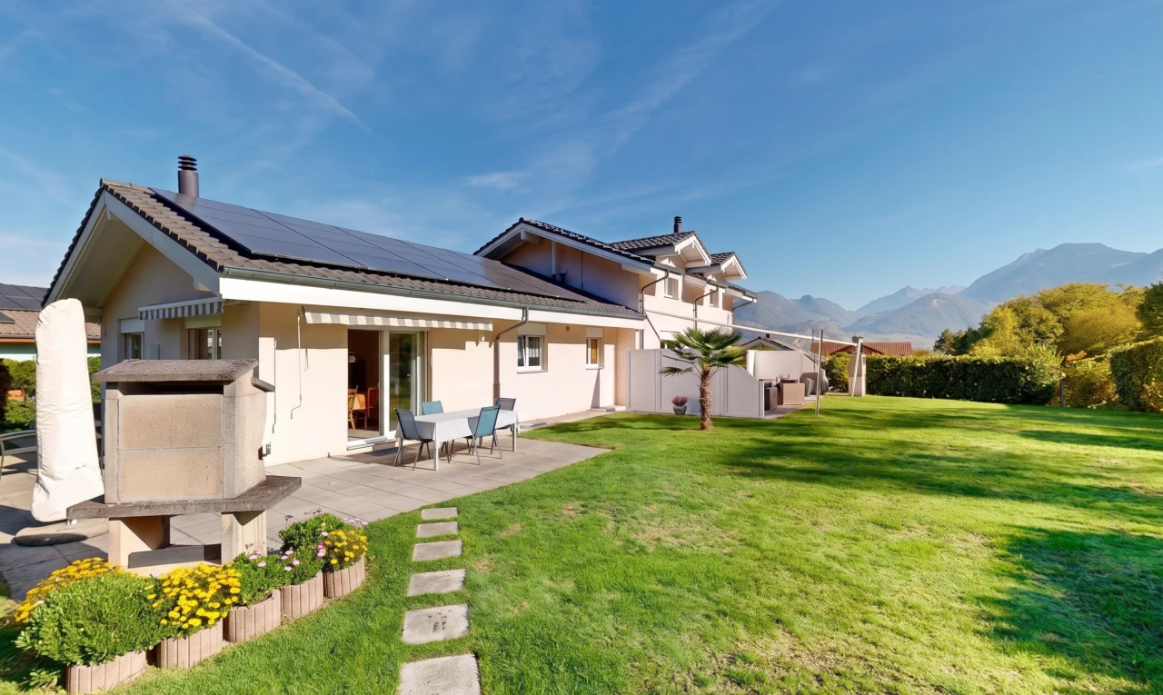 außenansicht mit solaranlage, from property, rasen, property visible, und terrasse