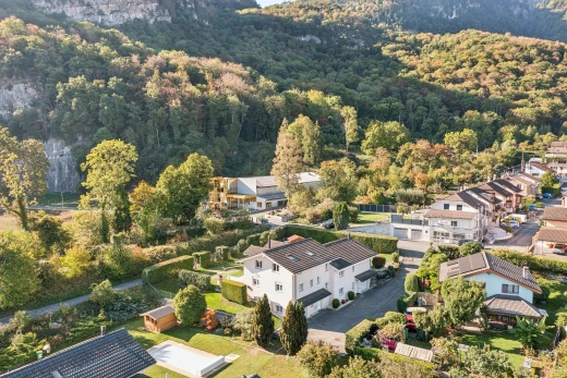 blick auf die berge mit wohngebietblick, residential view, neighborhood view, waldblick, und forest view