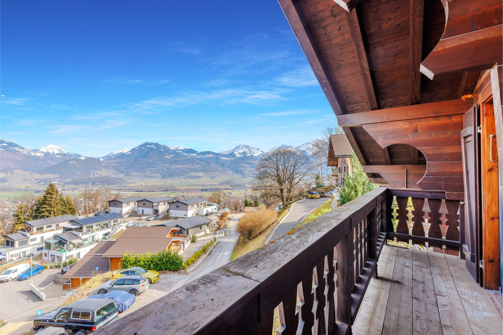 balkon mit blick auf die berge, mountain view, balkon, day time, und wohngebietblick
