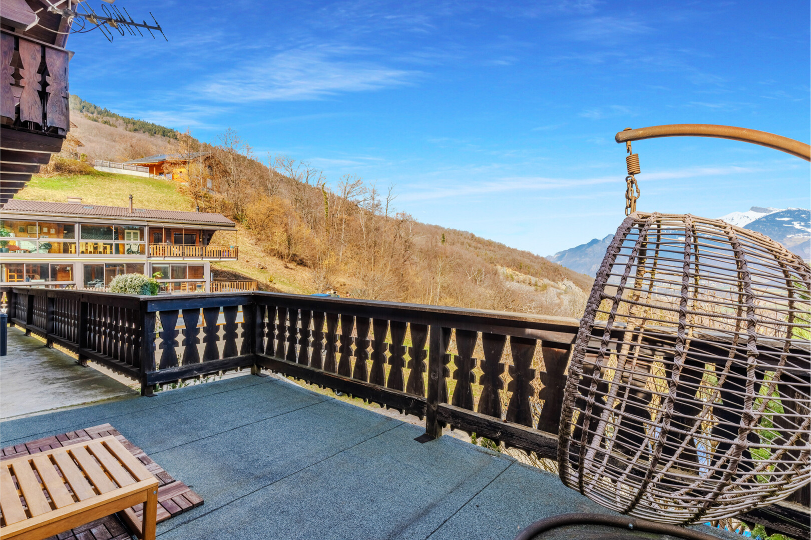 balkon mit day time, from property, blick auf die berge, mountain view, und terrasse