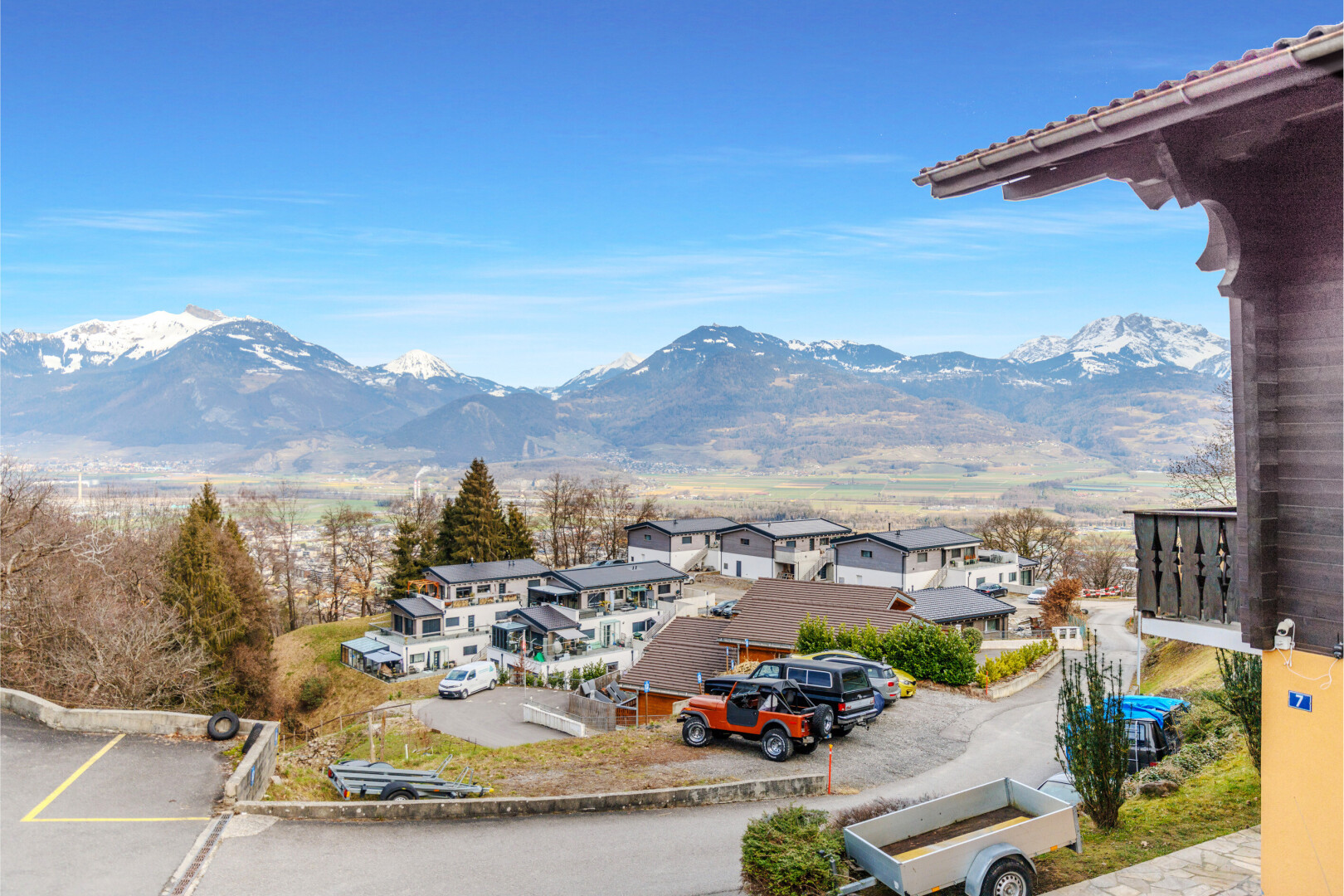 blick auf die berge mit blick auf die berge, mountain view, day time, wohngebietblick, und residential view