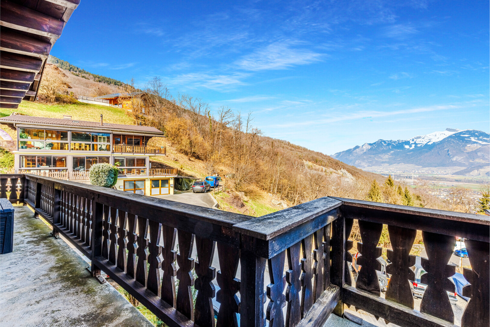 balkon mit blick auf die berge, mountain view, day time, balkon, und from property
