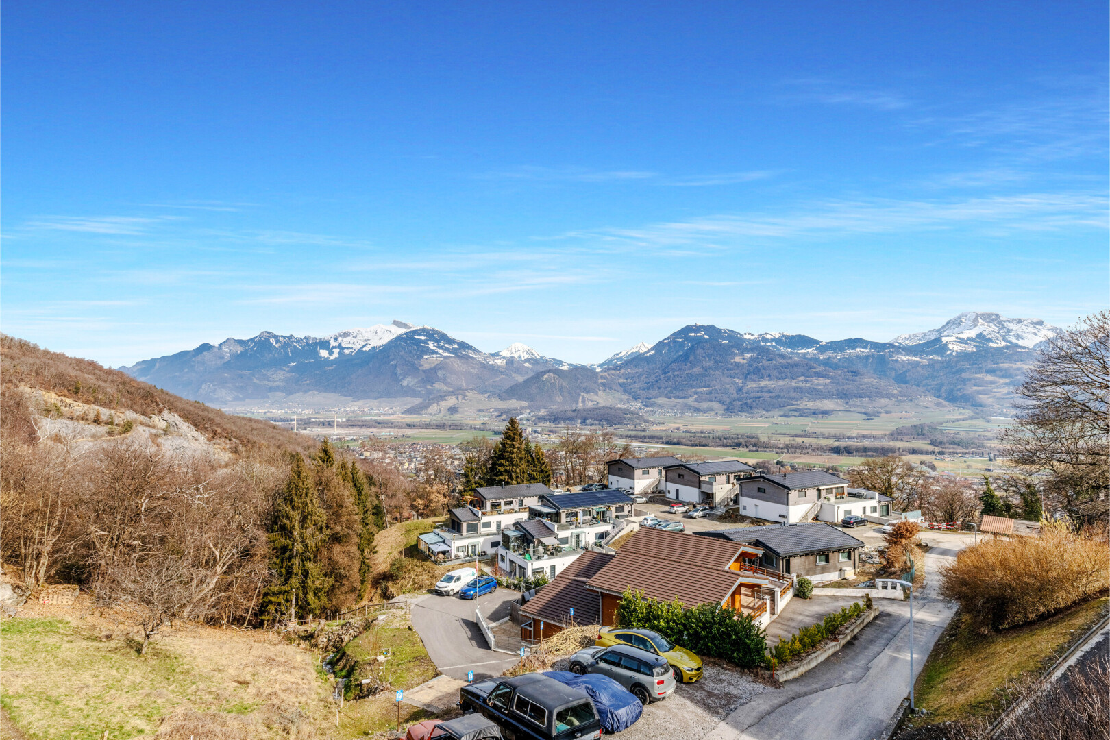 blick auf die berge mit blick auf die berge, mountain view, day time, wohngebietblick, und residential view