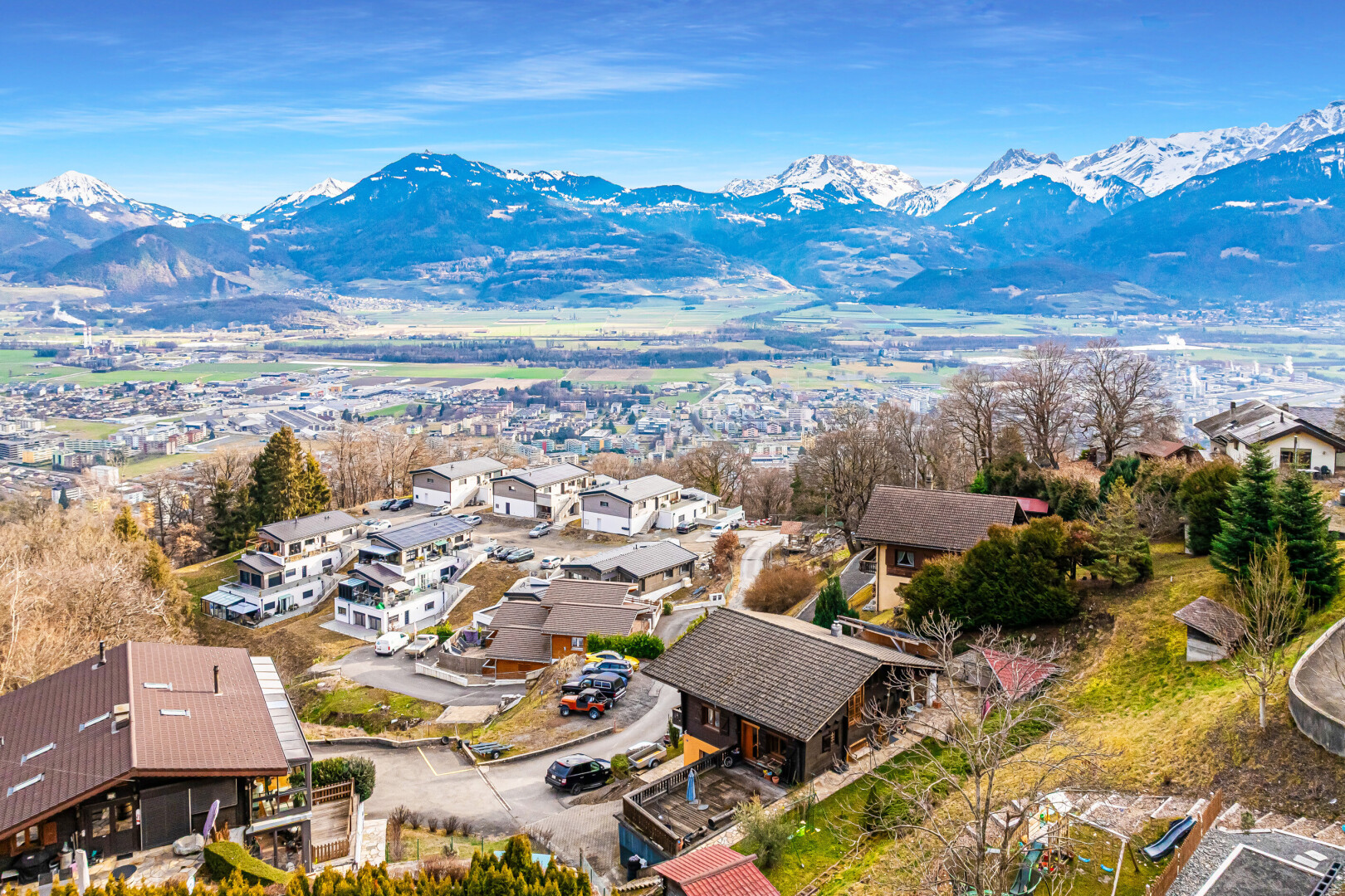 blick auf die berge mit blick auf die berge, mountain view, day time, wohngebietblick, und residential view