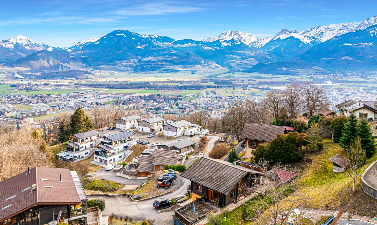 vue sur la montagne avec vue sur la montagne, mountain view, day time, vue résidentielle, et residential view