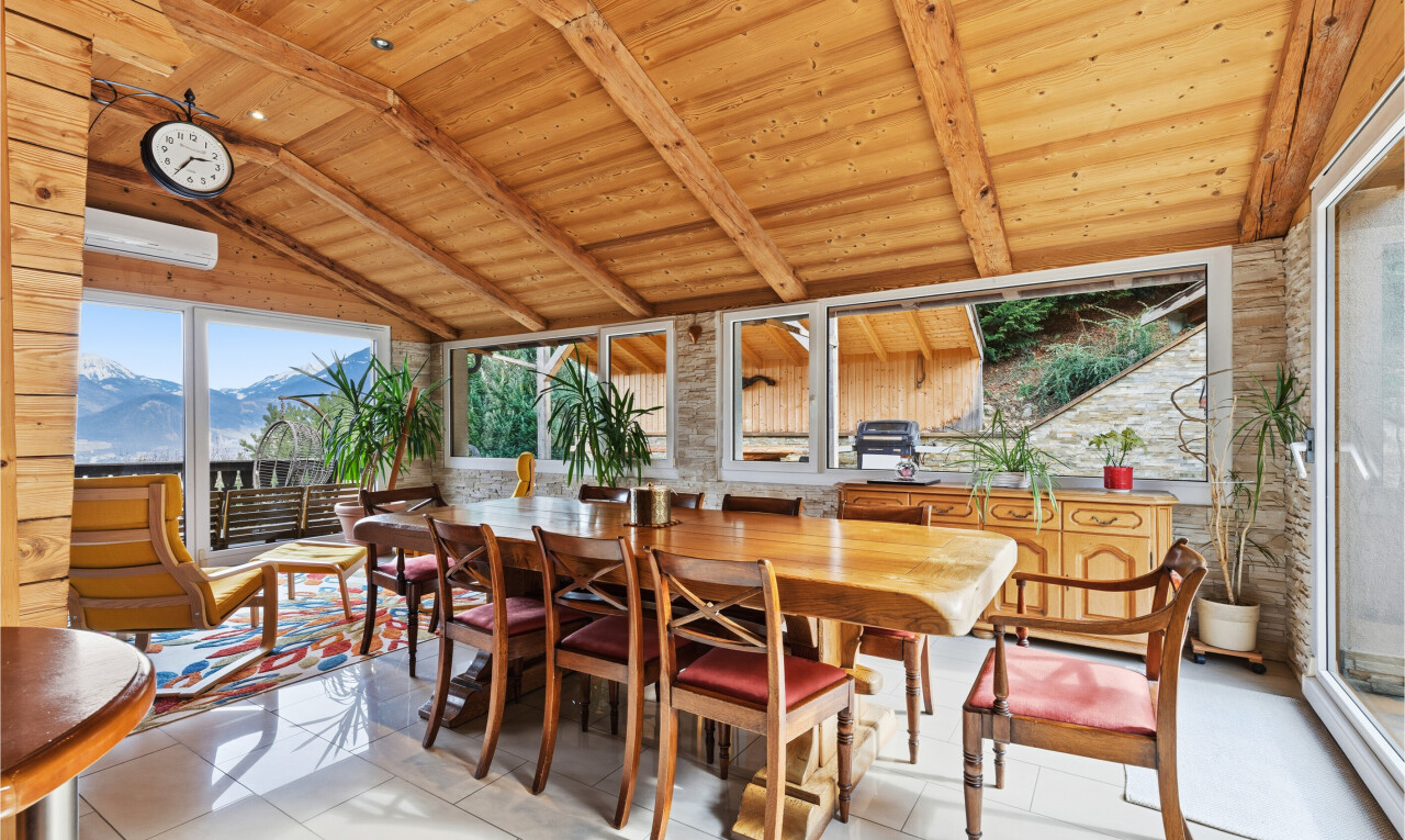 terrasse avec vue sur la montagne, mountain view, inside property, et coin repas extérieur