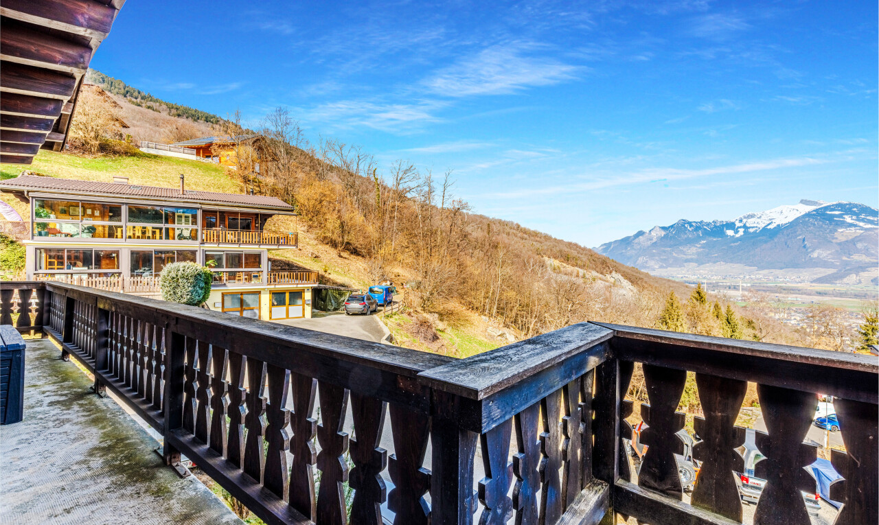 balcon avec vue sur la montagne, mountain view, day time, balcon, et from property