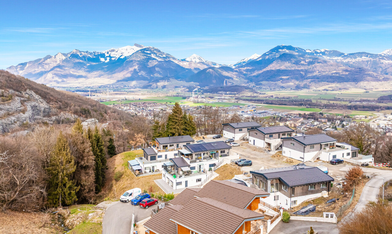 vue sur la montagne avec vue sur la montagne, mountain view, day time, vue résidentielle, et residential view