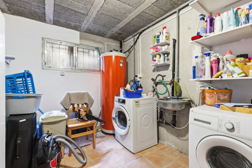 wäschekammer mit inside property, tumbler, light floor, drywall, und gipskartonwand