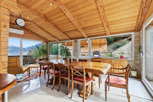terrasse mit blick auf die berge, mountain view, inside property, und essbereich im freien