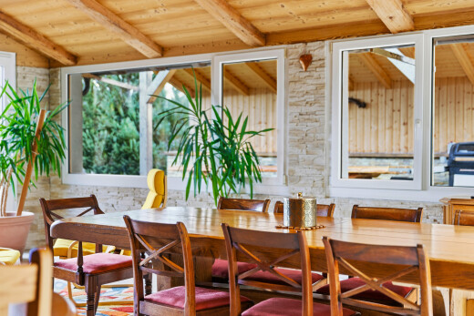esszimmer mit balkendecke, beamed ceiling, und inside property