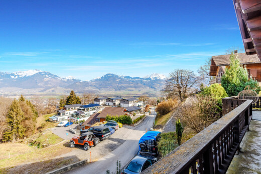 balkon mit blick auf die berge, mountain view, day time, wohngebietblick, und residential view
