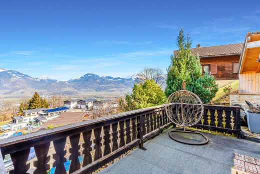 balkon mit from property, blick auf die berge, mountain view, day time, und terrasse