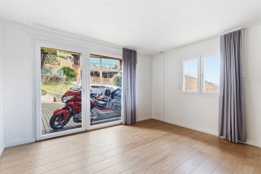 leerer raum mit day time, wood finish floor, holzfußboden, light floor, und drywall