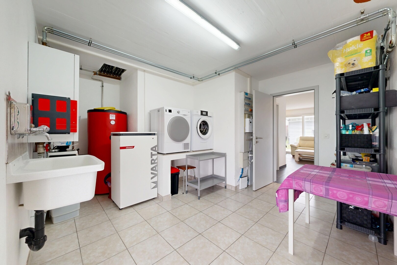 wäschekammer mit light floor, inside property, tumbler, gipskartonwand, und drywall