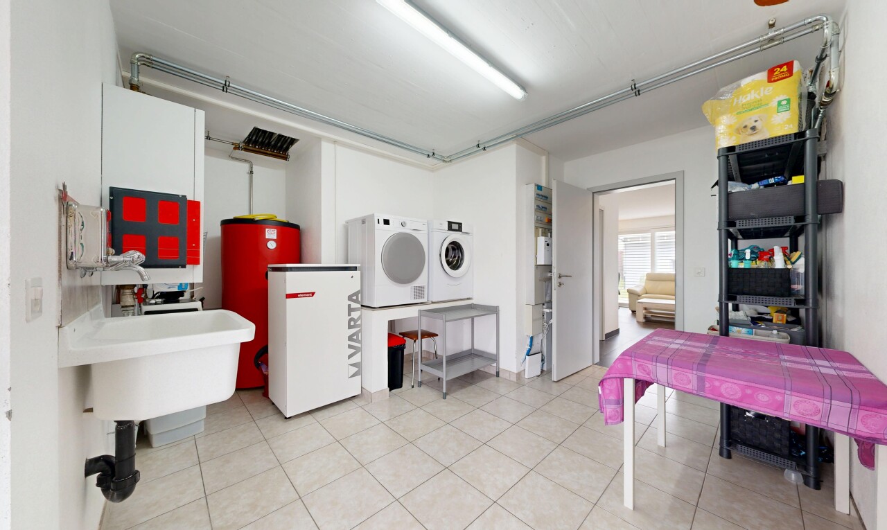 wäschekammer mit light floor, inside property, tumbler, gipskartonwand, und drywall