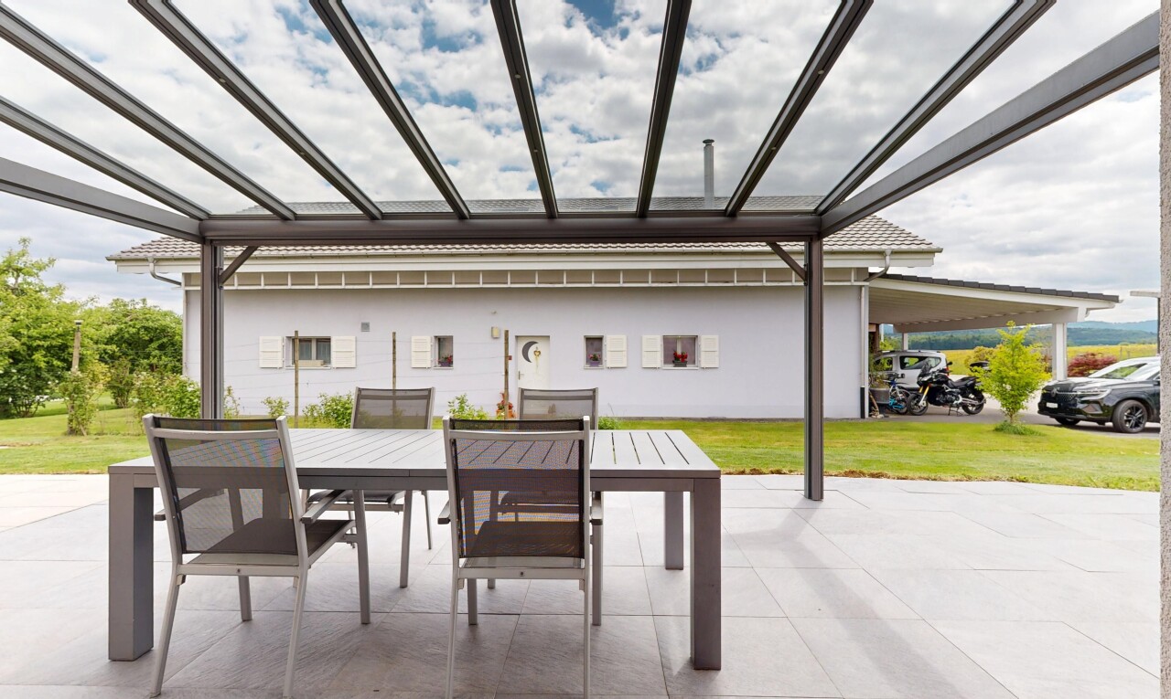 terrasse mit pergola, from property, terrasse, essbereich im freien, und rasen