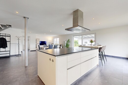 küche mit öffnet sich zum wohnraum, opens to living area, kücheninsel, kitchen island, und natürliches licht