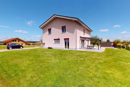 außenansicht mit property visible, rasen, day time, stuckverkleidung, und terrasse