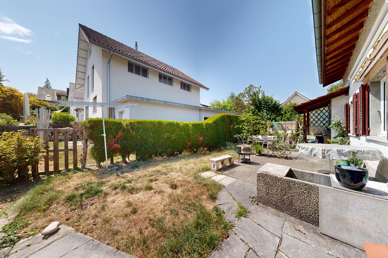 garten mit day time, zaun, und terrasse