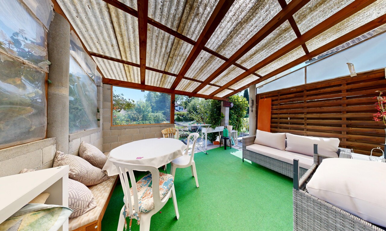 terrasse mit wohnraum im freien und terrasse