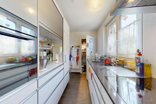 küche mit ofen, dark floor, waschbecken, dunstabzugshaube, und white cabinets