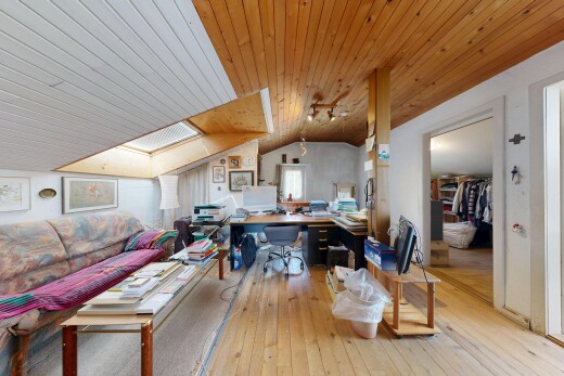 wohnzimmer mit wood ceiling, holzdecke, deckenbeleuchtung, hardwood floor, und vaulted ceiling