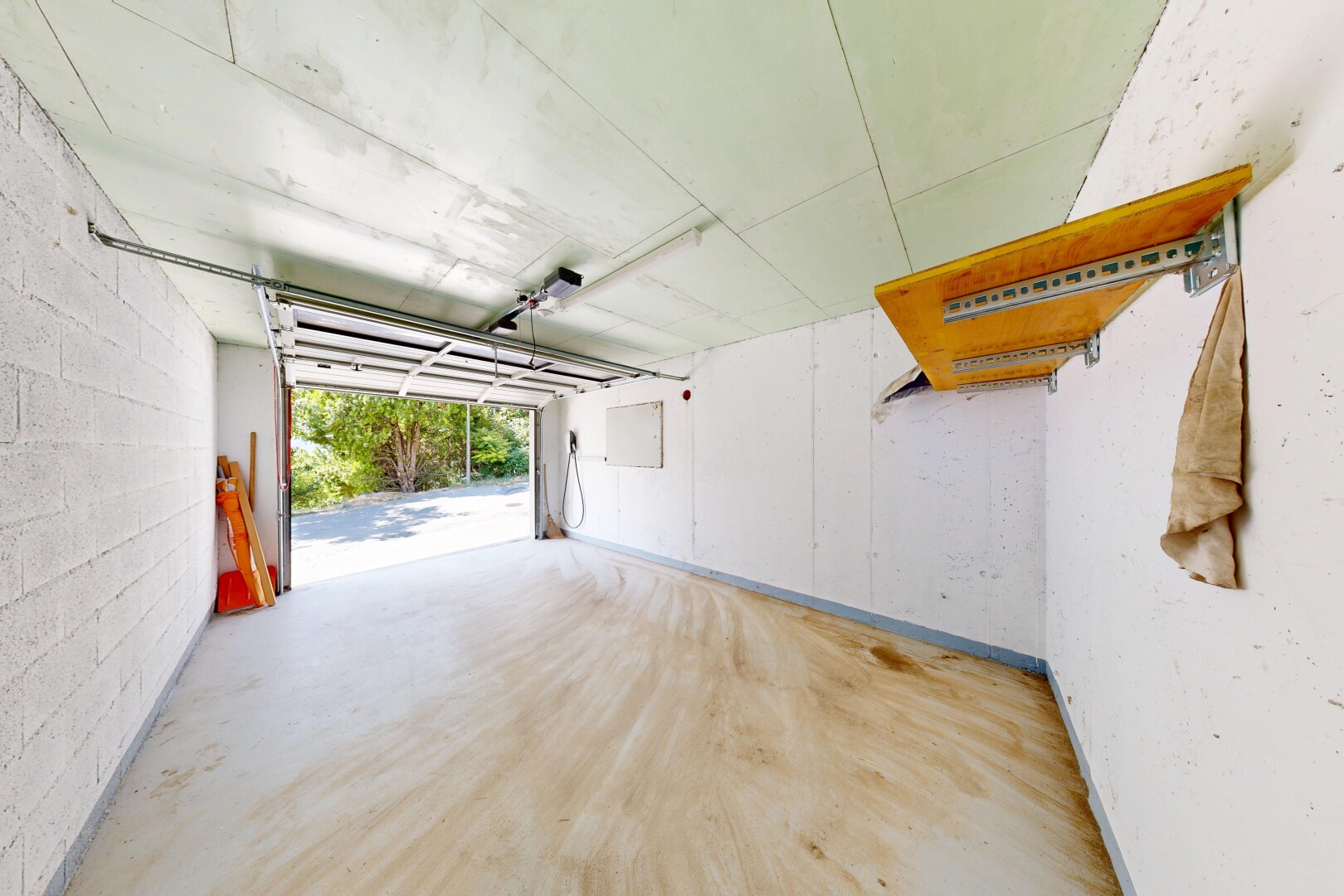 parking avec inside property